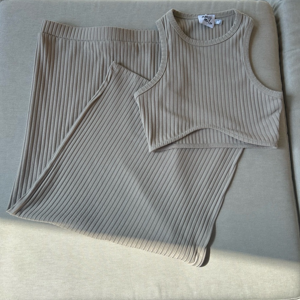 Beige ribbed top/skirt set
